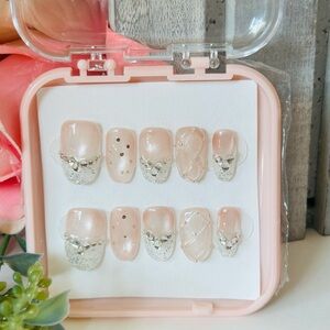 Elegant Pink Press-On Nails with Rhinestones